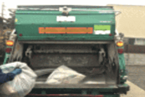 廃棄物回収車両の画像